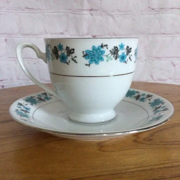 Vintage Blue Floral Footed Cup and Saucer Set - Picture 3 of 6